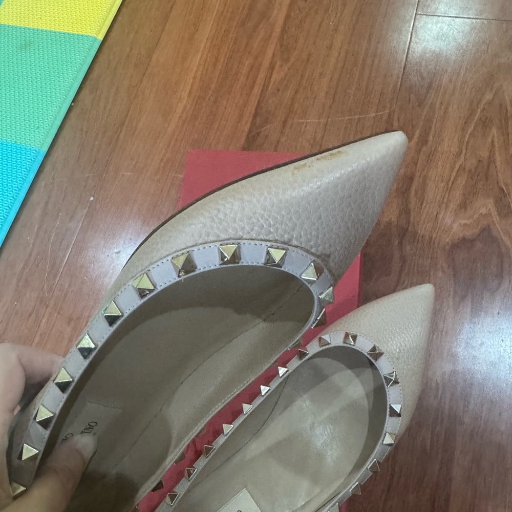 Valentino Beige Leather Rockstud Pointed Flats - Picture 9 of 10
